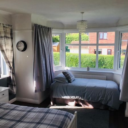 Sunnyside - Large Seaside Home With Views And Hot Tub Prestatyn Exterior photo